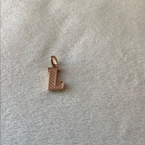 Monica Vinader ‘ L’ charm